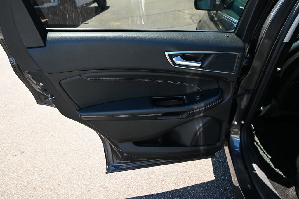 Used 2018 Ford Edge Titanium AWD/4WD image 24