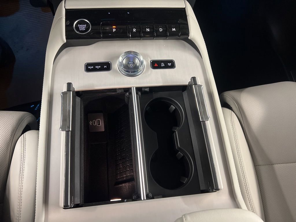 New 2026 Lincoln Navigator Premiere AWD/4WD image 17