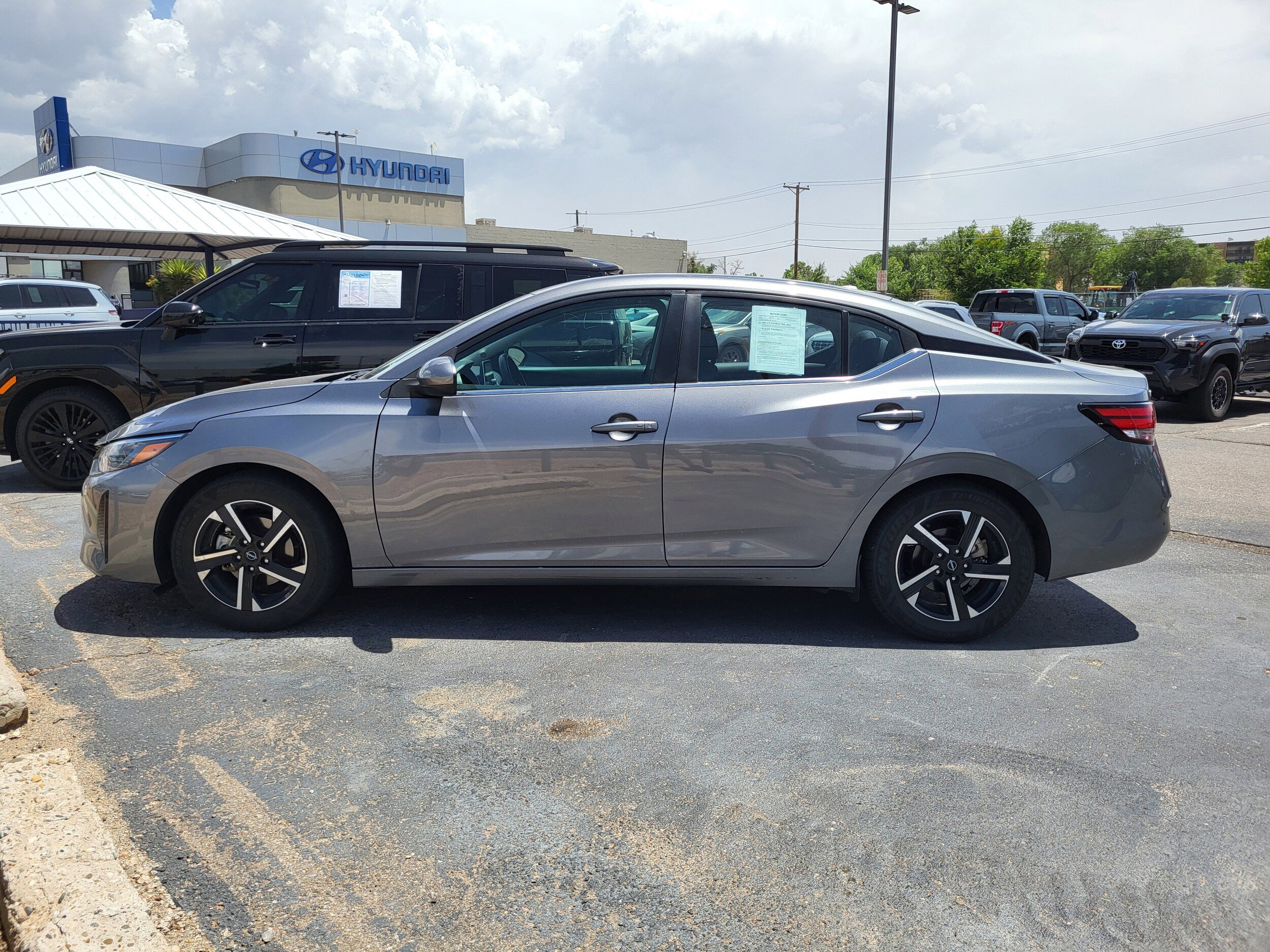 Used 2024 Nissan Sentra SV FWD image 31