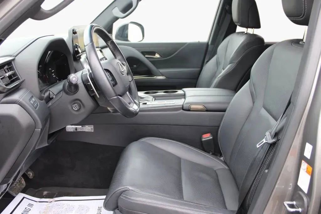 Used 2023 Lexus LX 600 4WD w/ Appearance Package image 9