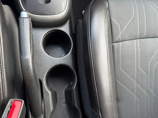 Used 2022 Chevrolet Trax LT w/ LT Convenience Package image 28