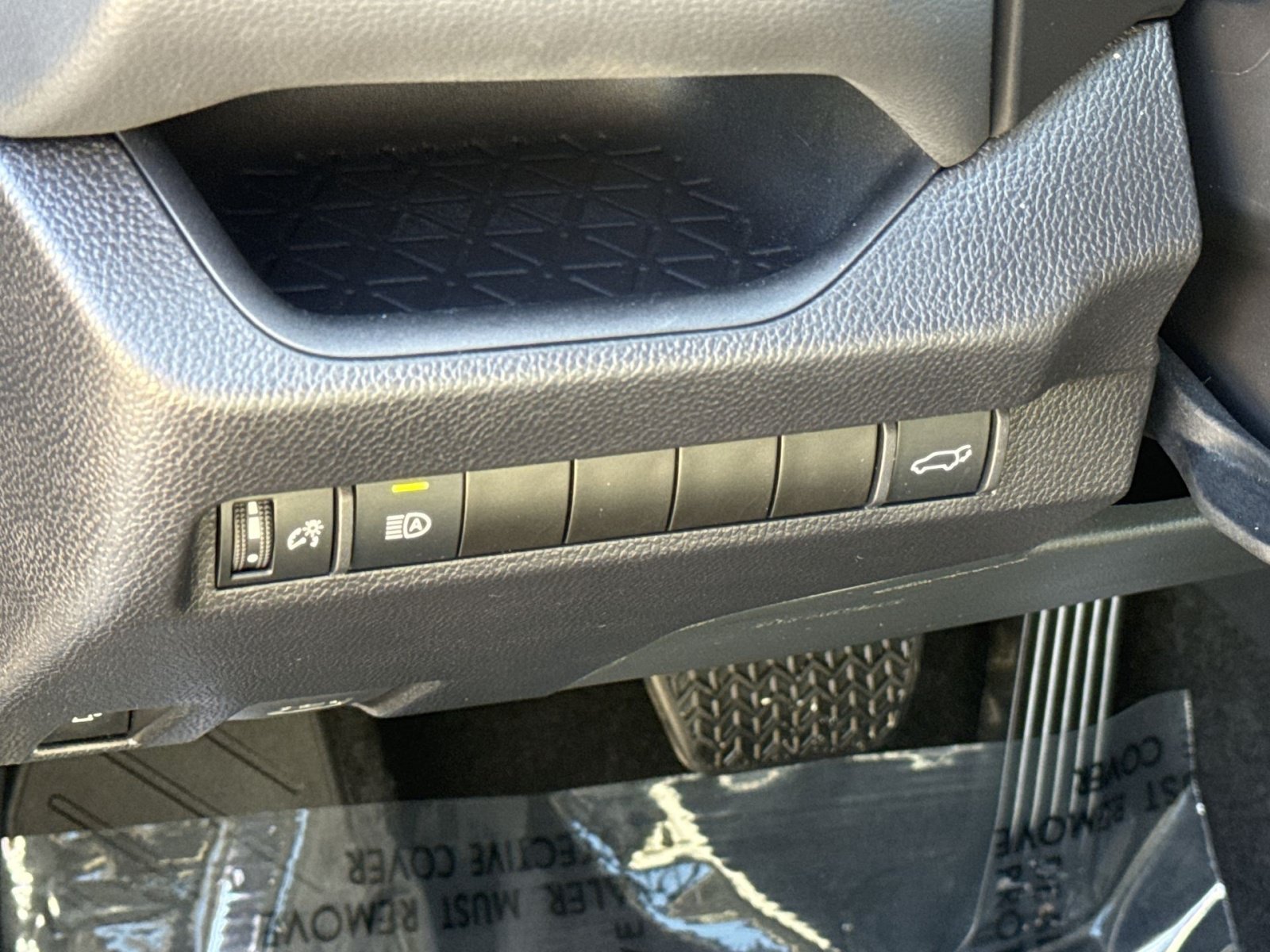 Used 2025 Toyota RAV4 XLE w/ Convenience Package AWD/4WD image 17