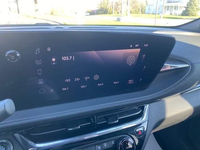 Used 2025 Buick Envista Sport Touring w/ Convenience I Package FWD image 13
