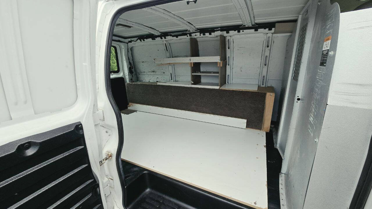Used 2014 Chevrolet Express 2500 RWD image 17