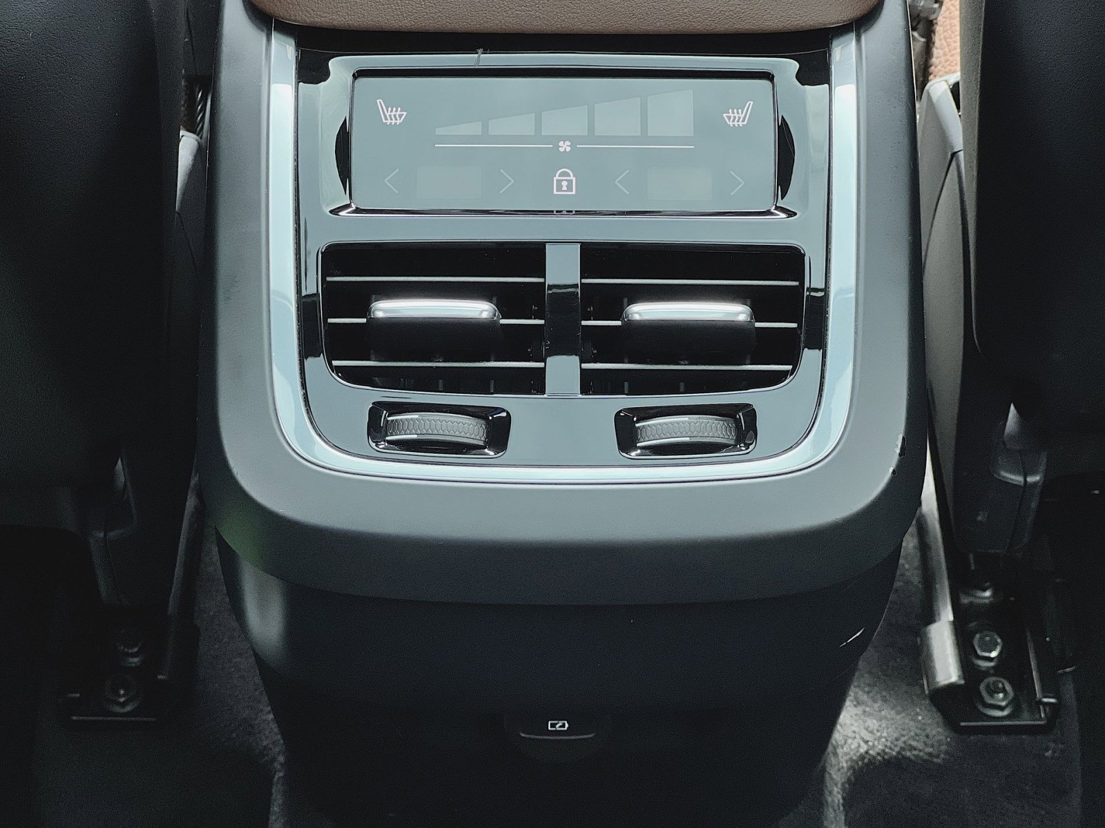 Certified 2023 Volvo XC90 B6 Plus AWD/4WD image 21