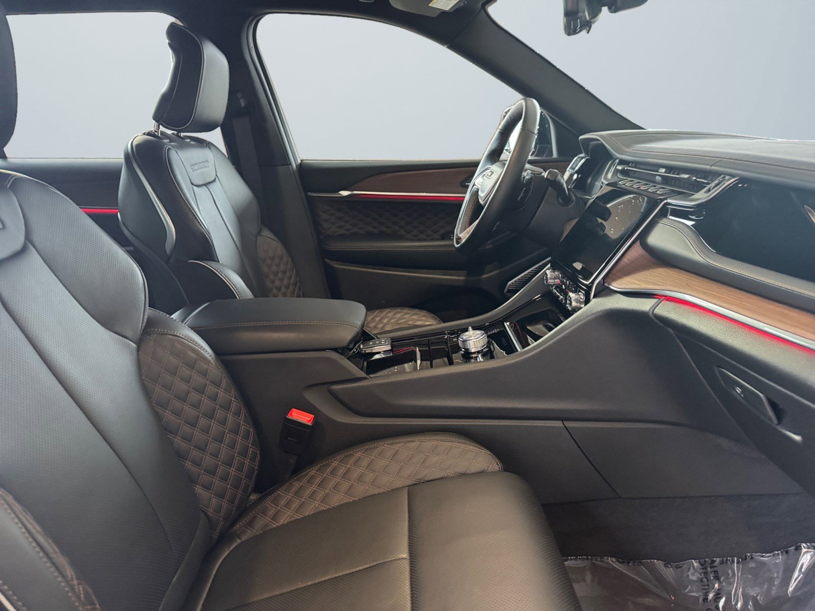 Used 2025 Jeep Grand Cherokee L Summit w/ Advanced Protech Group IV image 17