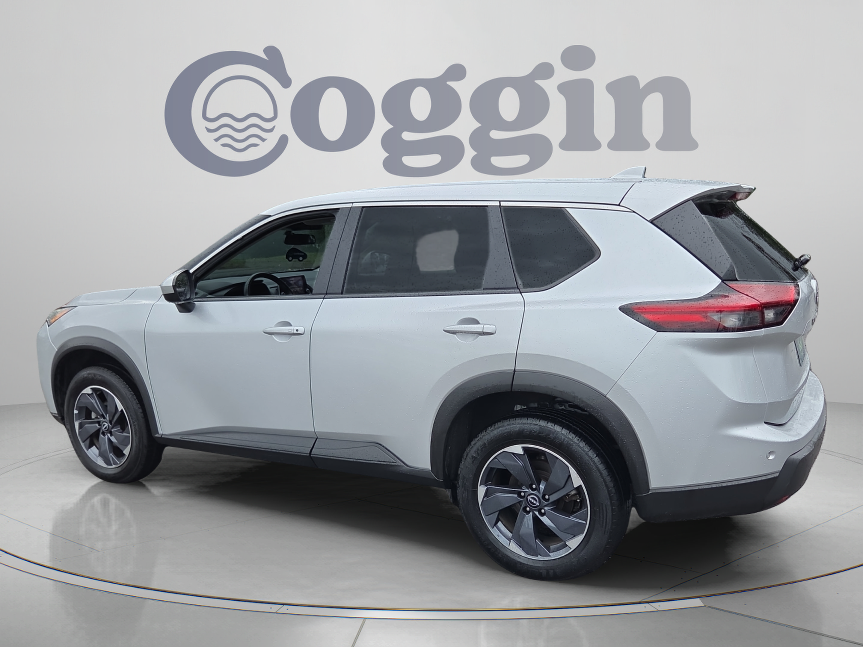 Used 2025 Nissan Rogue SV FWD image 3