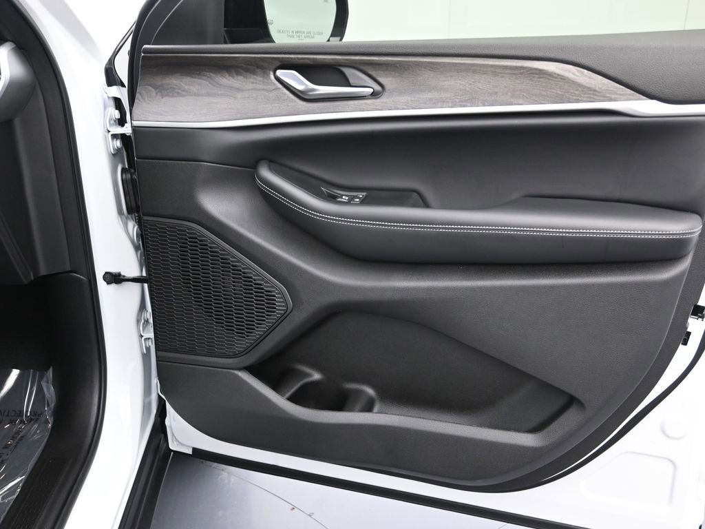 New 2025 Jeep Grand Cherokee Limited w/ Black Appearance Package image 36