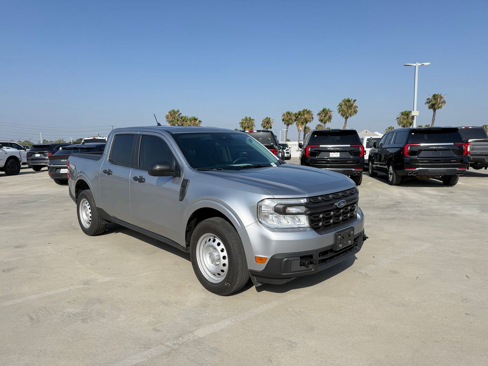 Used 2023 Ford Maverick XL FWD image 4