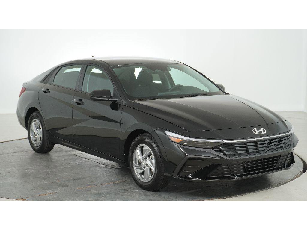 New 2026 Hyundai Elantra SE