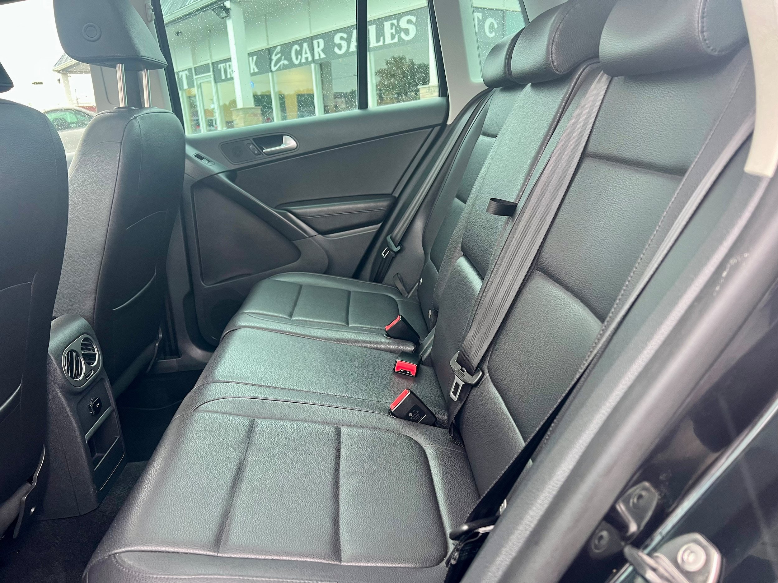 Used 2010 Volkswagen Tiguan S FWD image 12