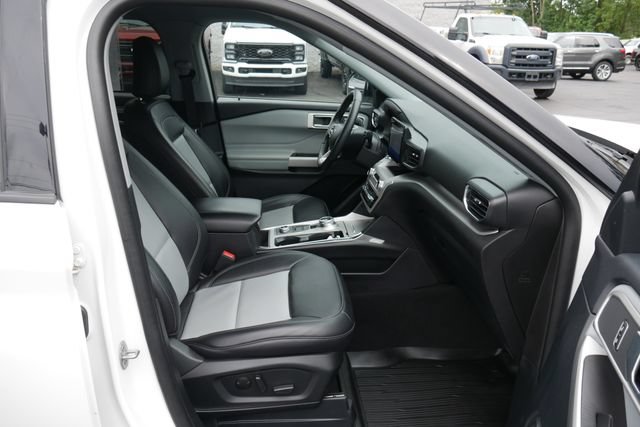 Used 2023 Ford Explorer XLT w/ Equipment Group 202A AWD/4WD image 28