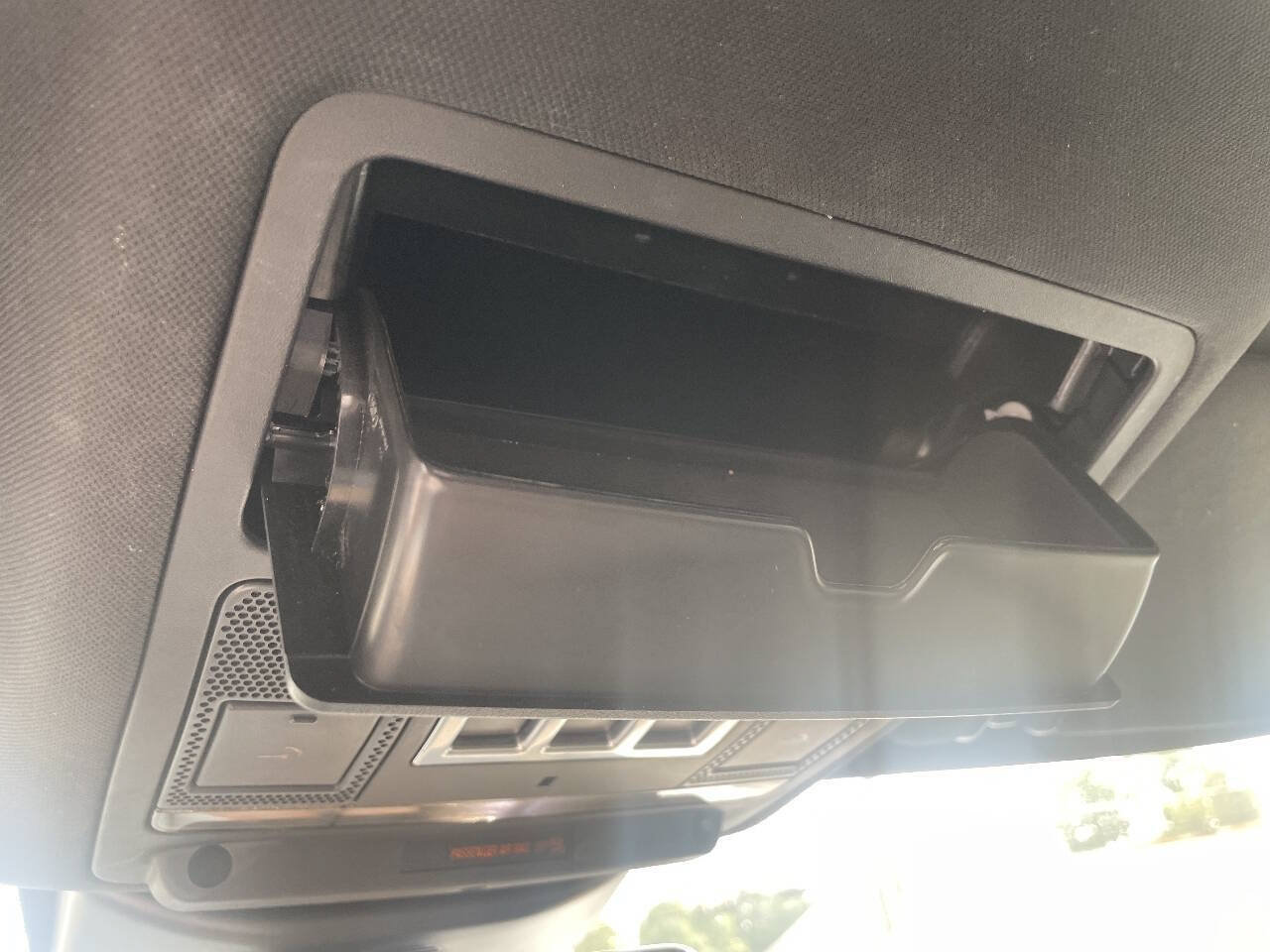 Used 2019 Land Rover Discovery HSE AWD/4WD image 29