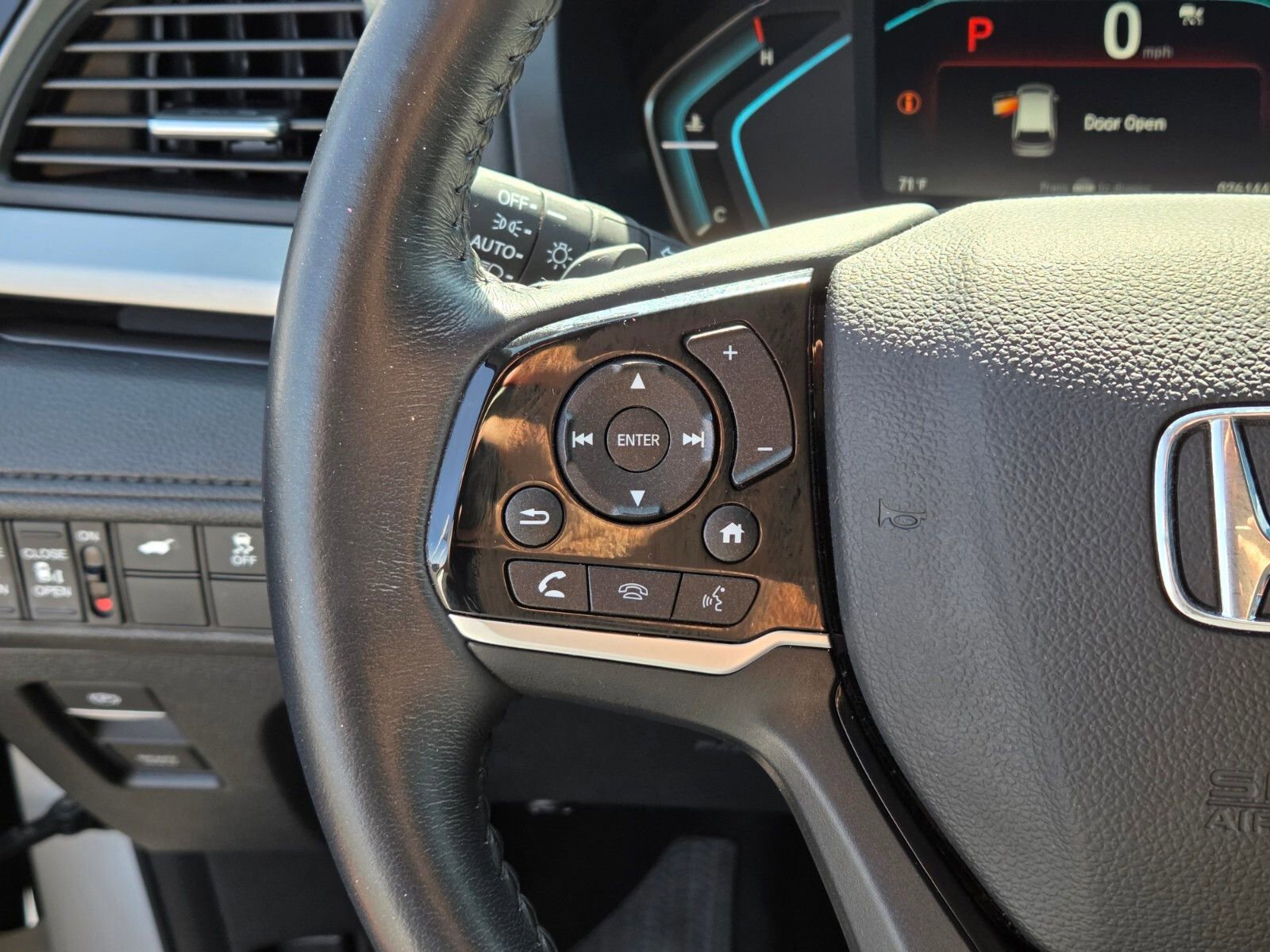 Used 2023 Honda Odyssey Touring image 11