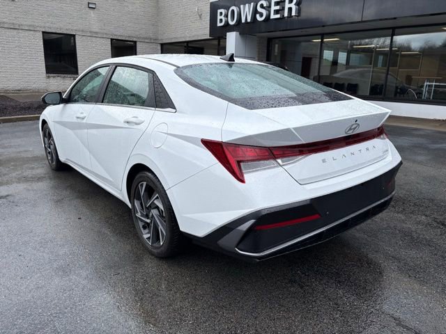 Used 2024 Hyundai Elantra Limited image 3