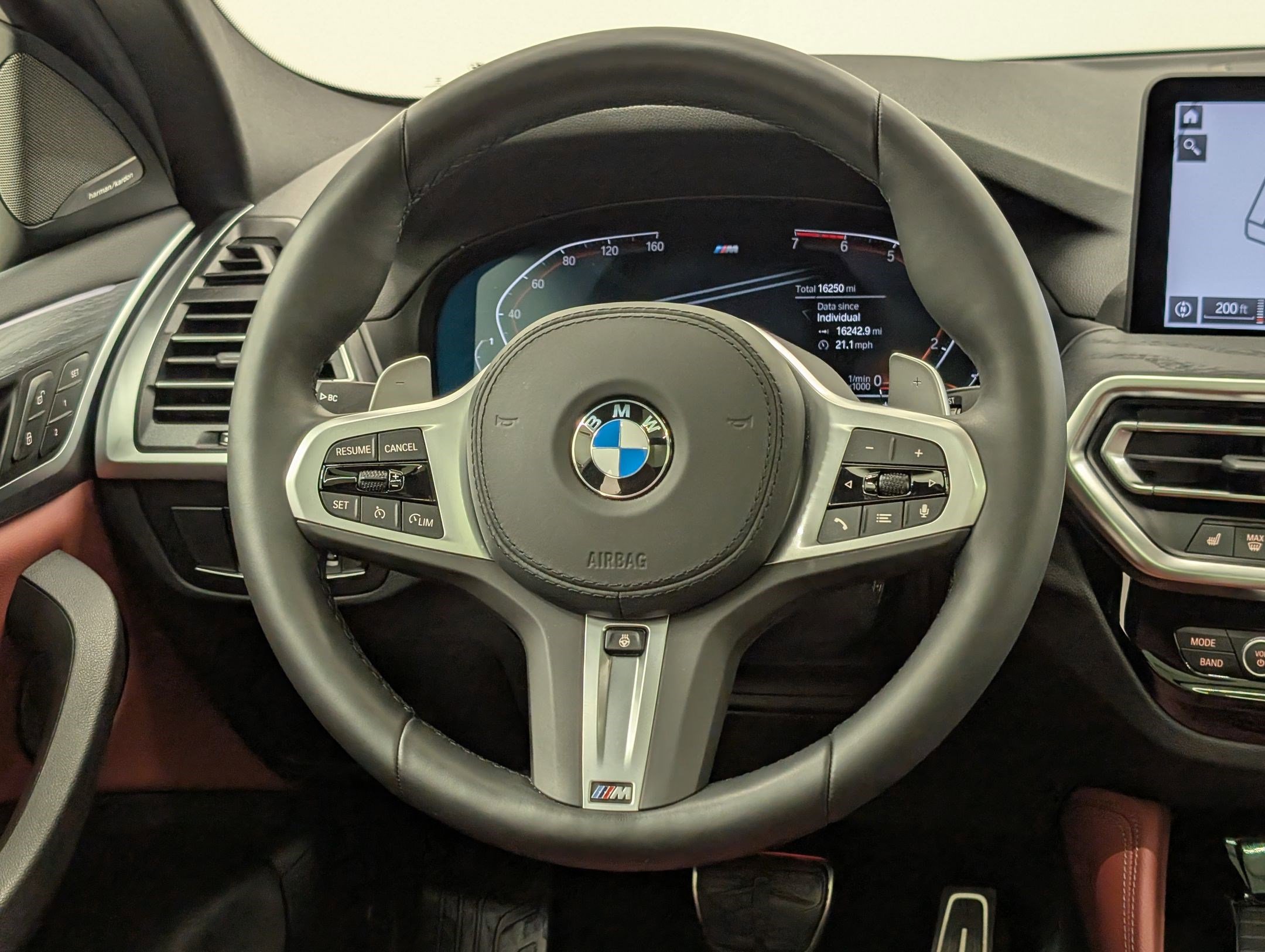 Certified 2025 BMW X4 xDrive30i w/ Premium Package image 17