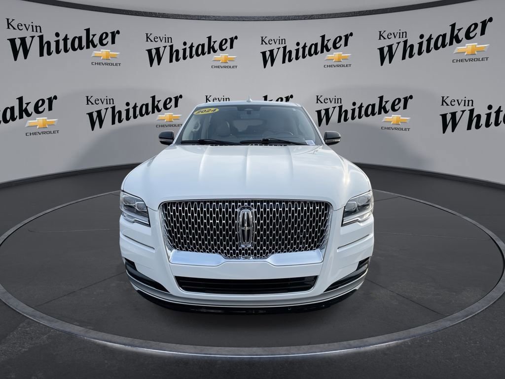 Used 2024 Lincoln Navigator L Reserve AWD/4WD image 3