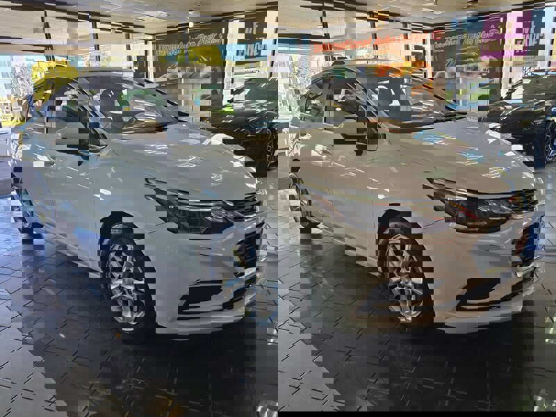 Used 2018 Chevrolet Cruze LT image 3