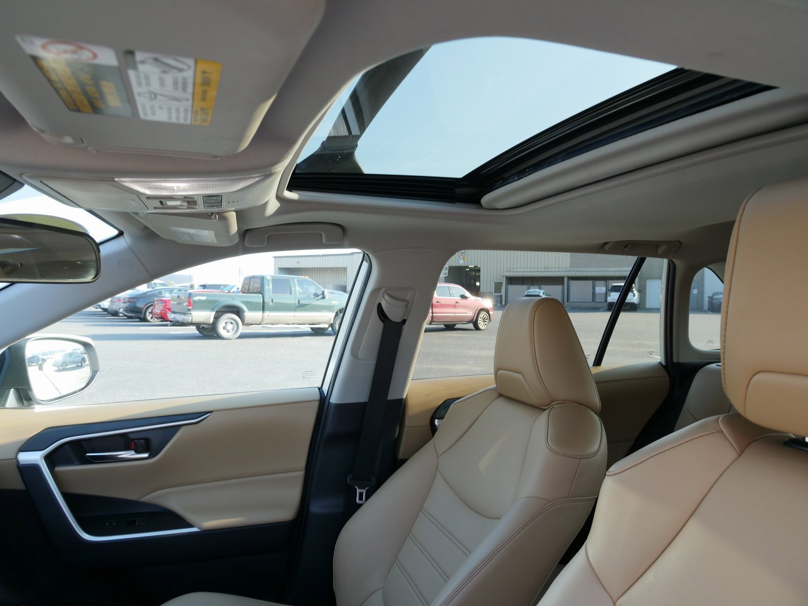 Used 2022 Toyota RAV4 XLE Premium image 29