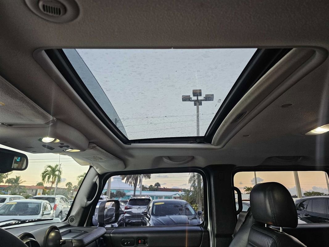 Used 2005 HUMMER H2 w/ Preferred Equipment Group image 22