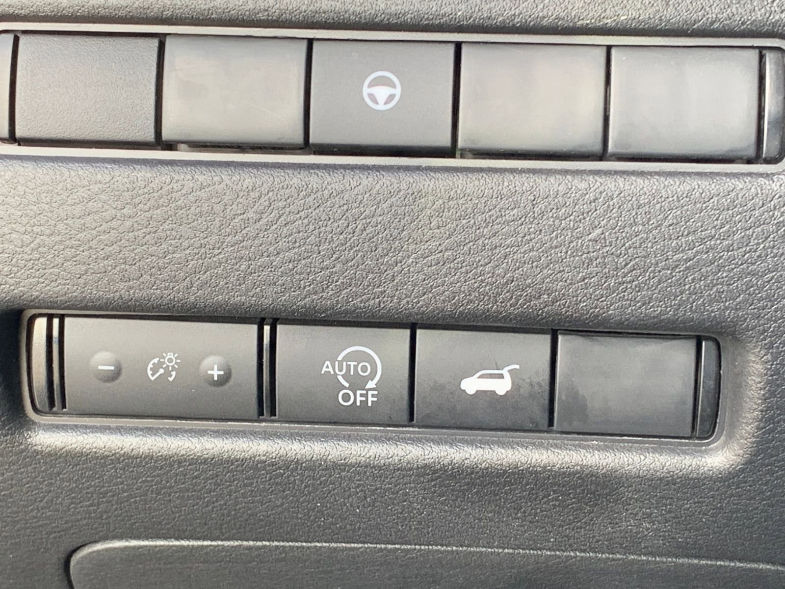 Used 2025 Nissan Rogue SV image 23