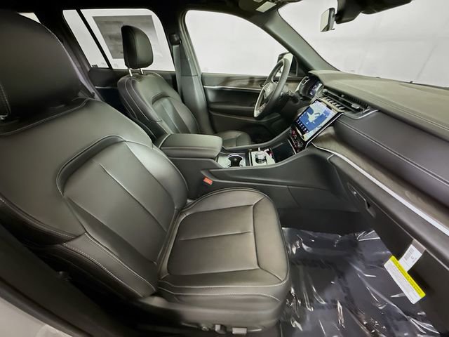 New 2025 Jeep Grand Cherokee Limited w/ Black Appearance Package image 26