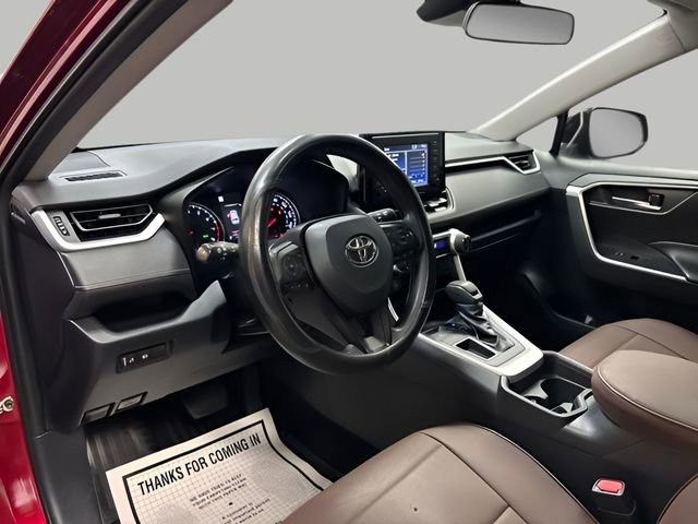 Used 2019 Toyota RAV4 XLE w/ Phone Cable & Charge Package image 17