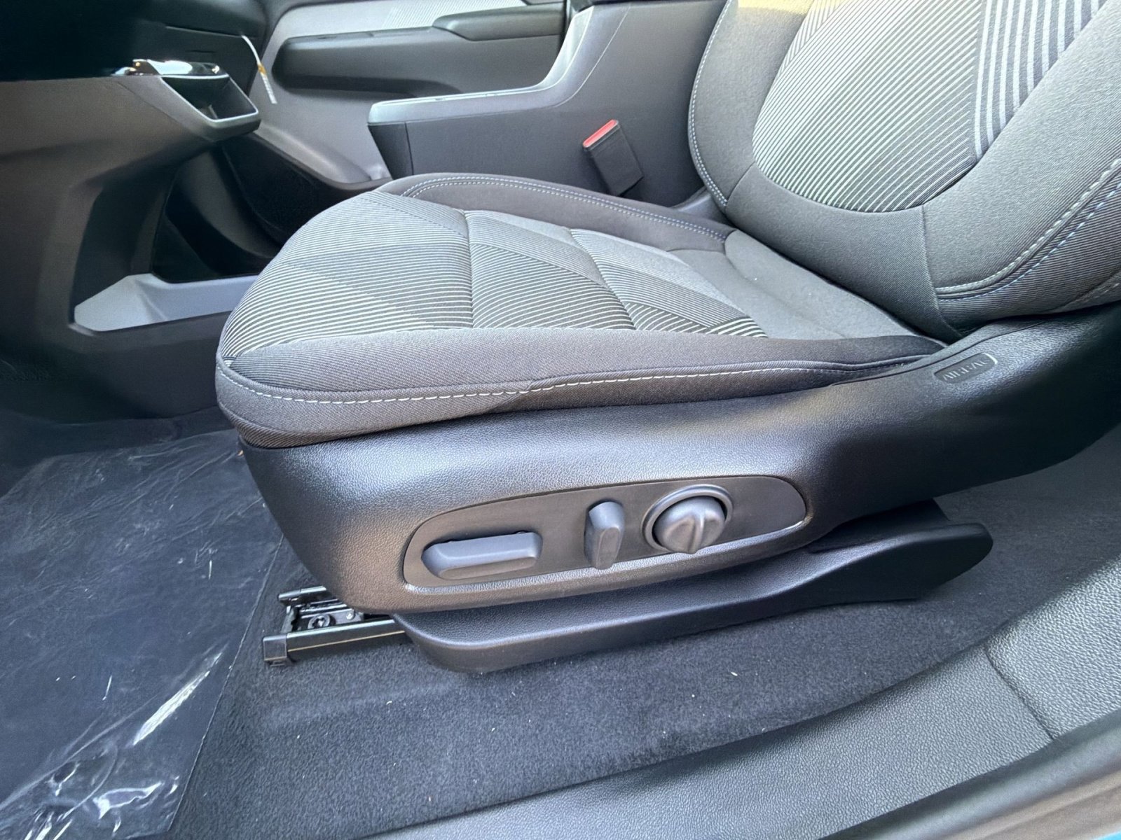 New 2027 Chevrolet Bolt LT w/ Comfort Package FWD image 14