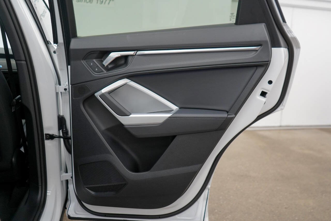 Used 2024 Audi Q3 2.0T Premium Plus w/ Premium Plus Package image 63