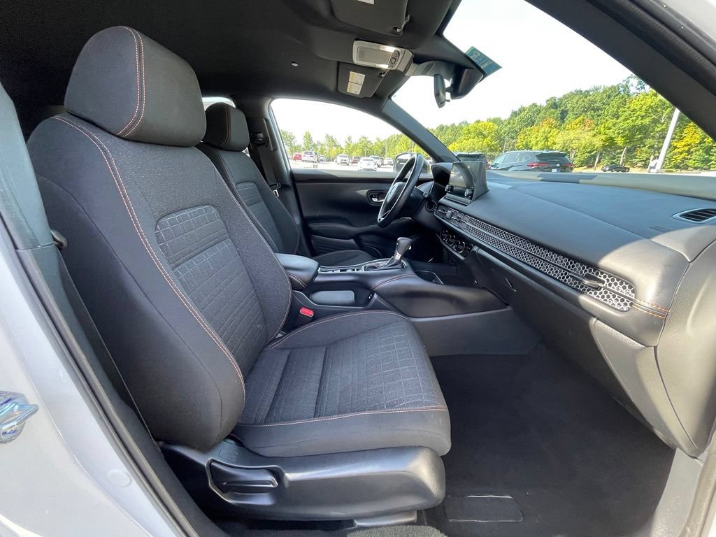 Certified 2025 Honda HR-V Sport image 32