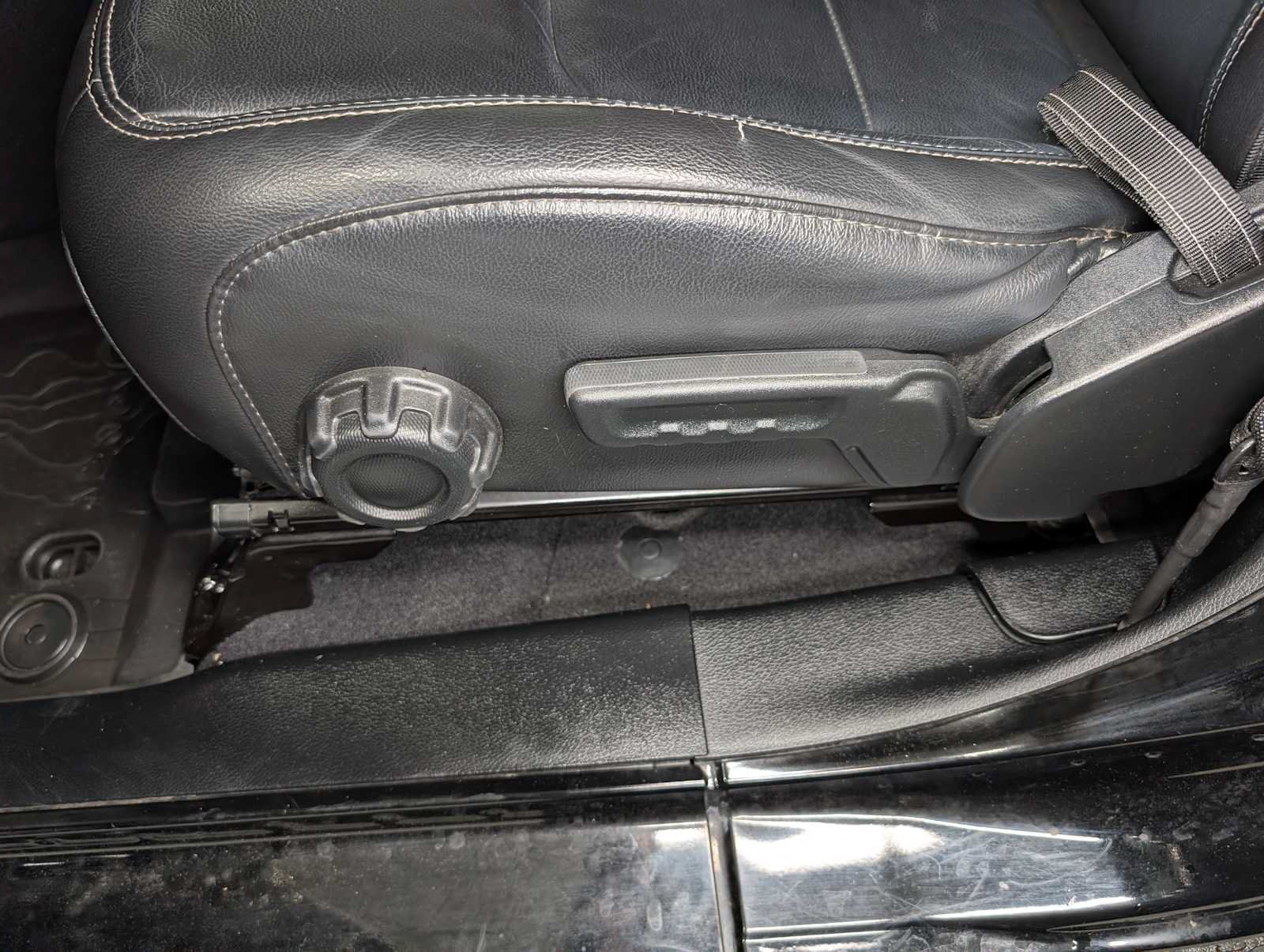 Used 2018 Jeep Wrangler Unlimited Sahara AWD/4WD image 32