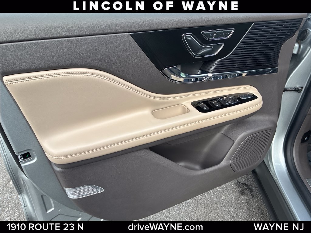 Certified 2022 Lincoln Corsair AWD w/ Equipment Group 101A image 13