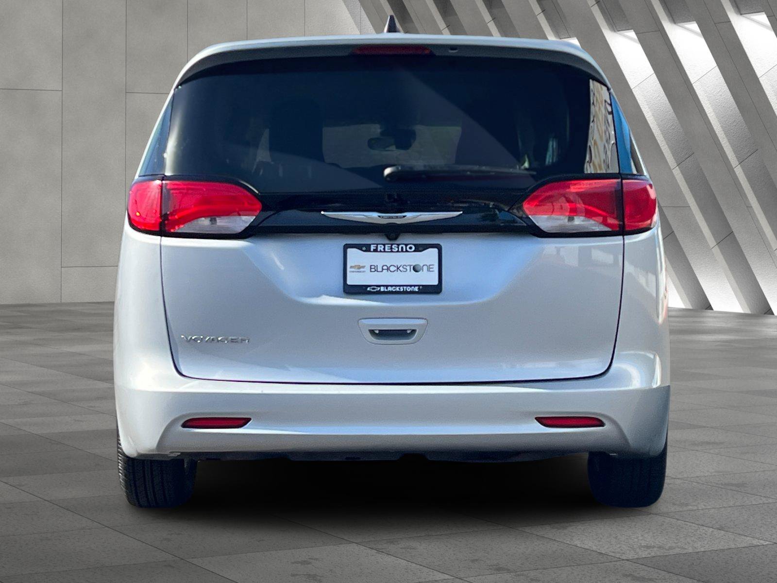 Used 2023 Chrysler Voyager LX FWD image 5