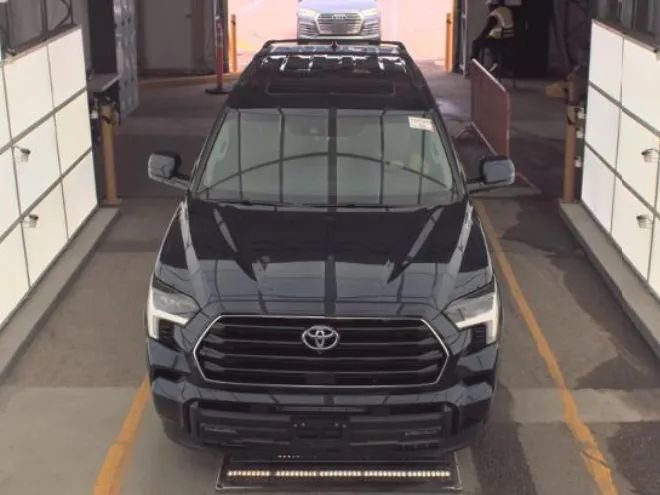 Used 2023 Toyota Sequoia SR5 w/ SR5 Premium Package AWD/4WD image 6