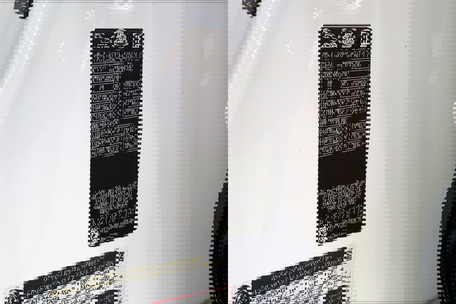 New 2026 Land Rover Defender 130 X-Dynamic SE image 12