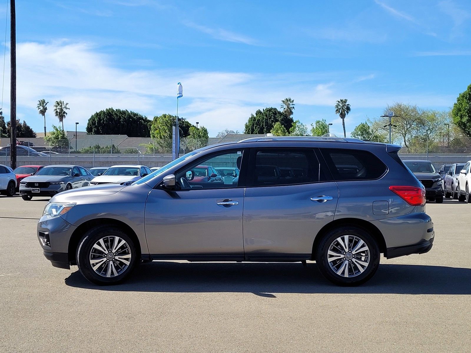 Used 2018 Nissan Pathfinder SV w/ SV Tech Package image 7