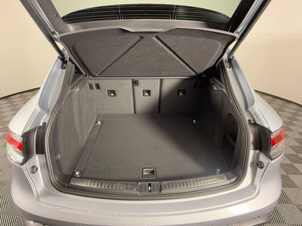 New 2026 Porsche Macan image 17