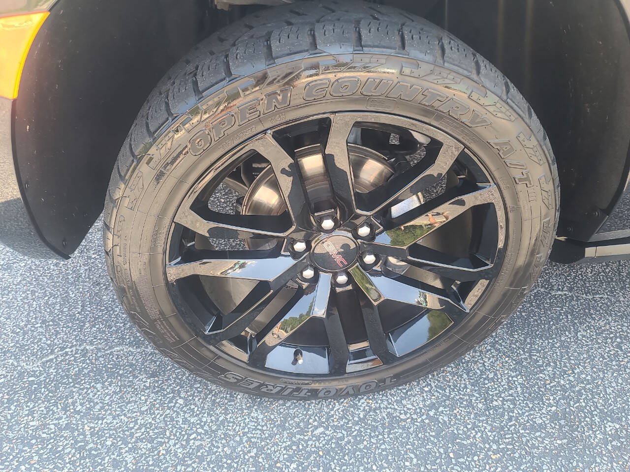 Used 2022 GMC Yukon XL AT4 AWD/4WD image 13