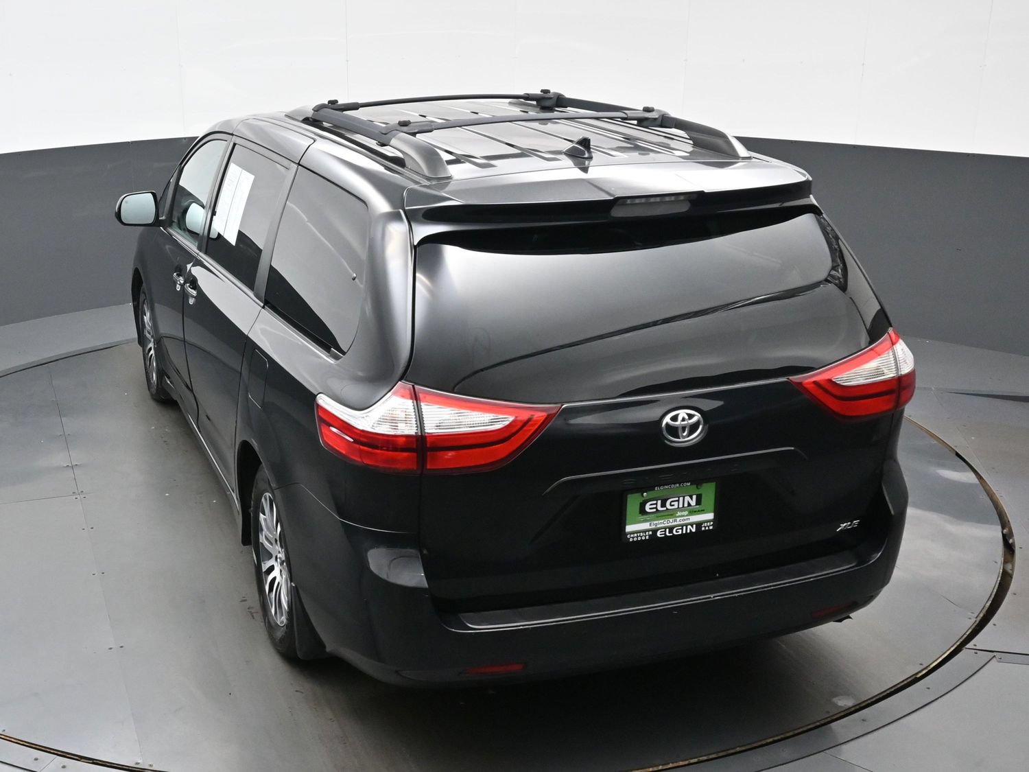 Used 2018 Toyota Sienna XLE Premium w/ Carpet Mat Package FWD image 40