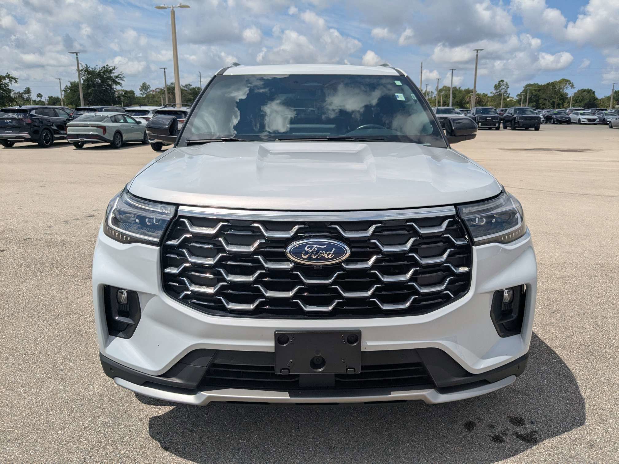 Used 2025 Ford Explorer Platinum w/ LUX Leather Package AWD/4WD image 2