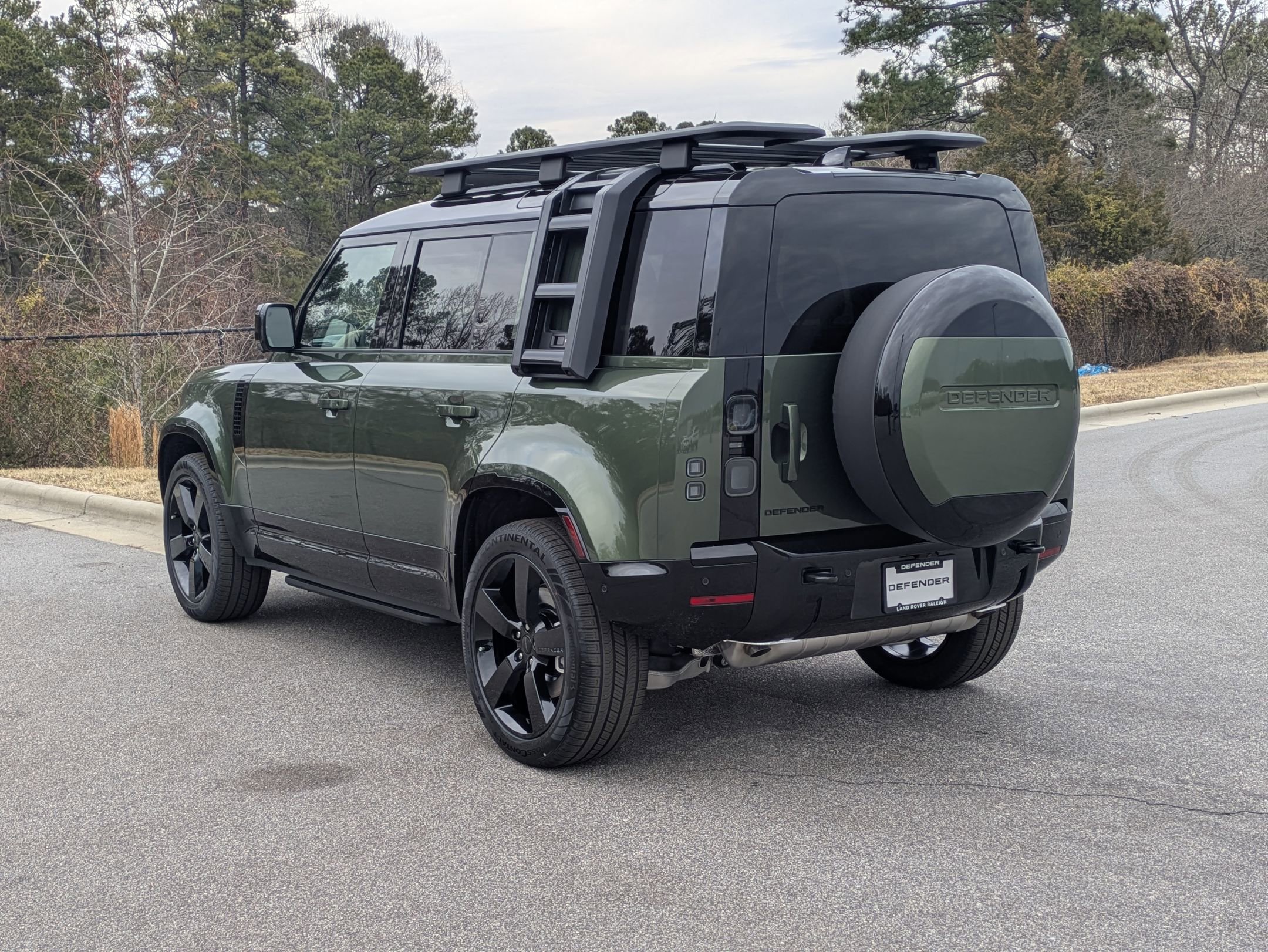 New 2026 Land Rover Defender 110 X-Dynamic SE image 7