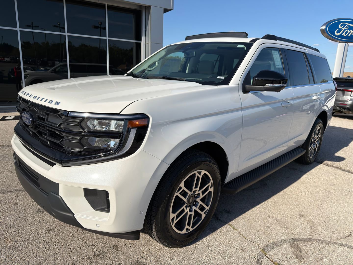 New 2025 Ford Expedition Active image 3