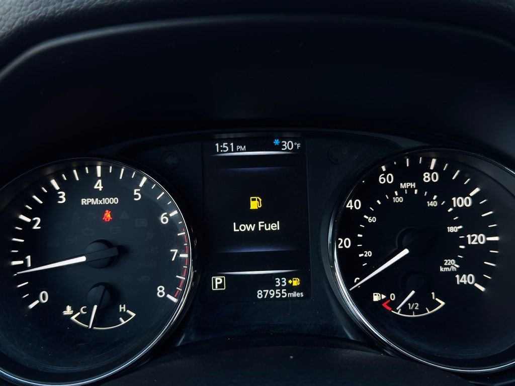 Used 2017 Nissan Rogue SV w/ SV Premium Package image 10