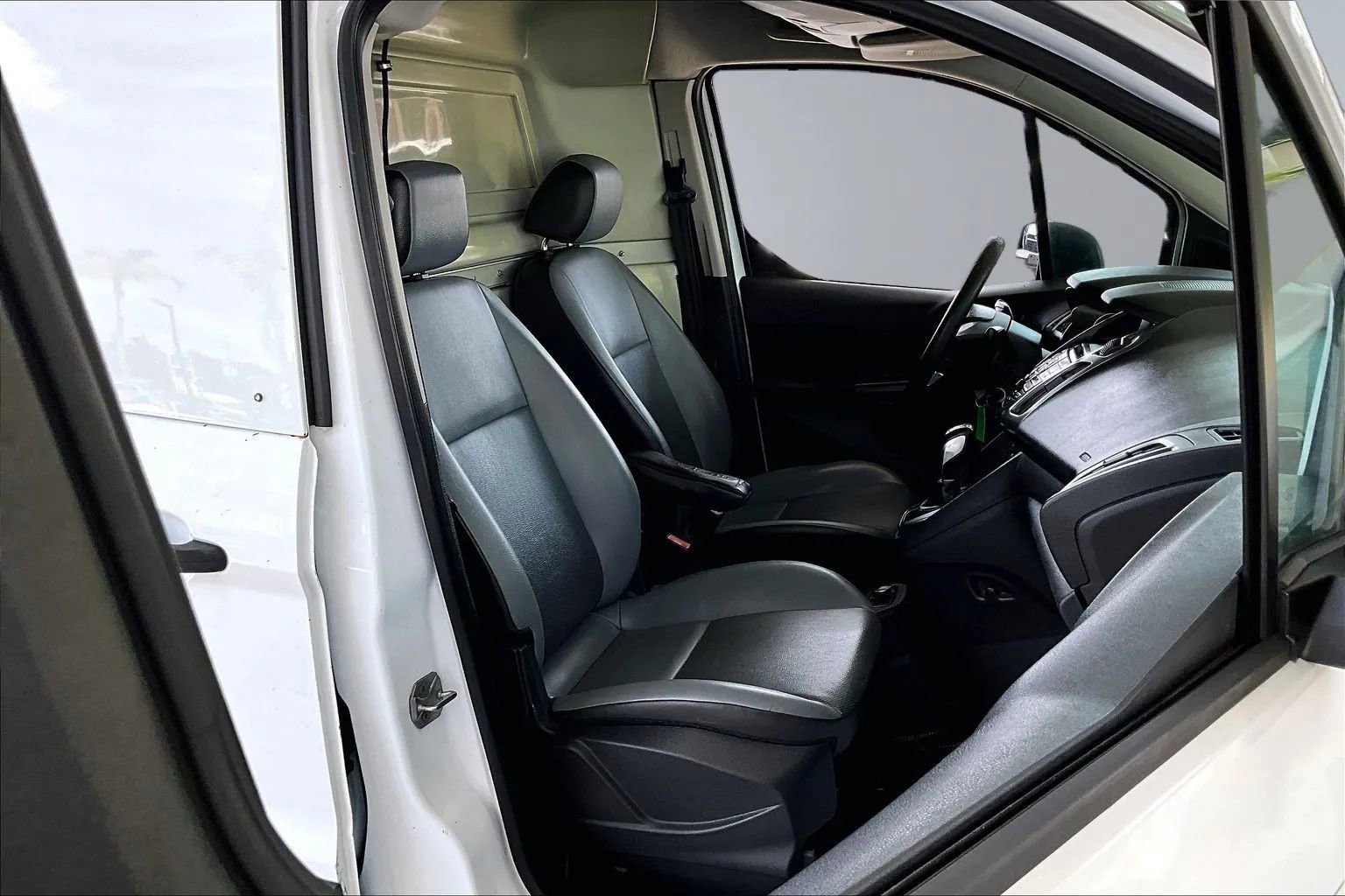 Used 2016 Ford Transit Connect XL FWD image 25