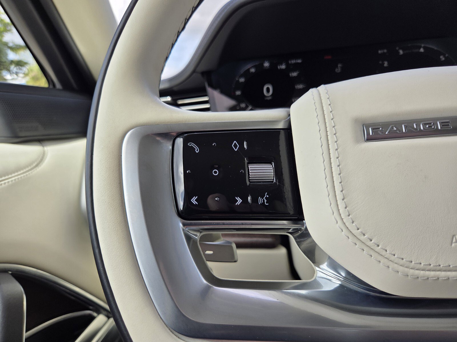 Certified 2023 Land Rover Range Rover SE image 20