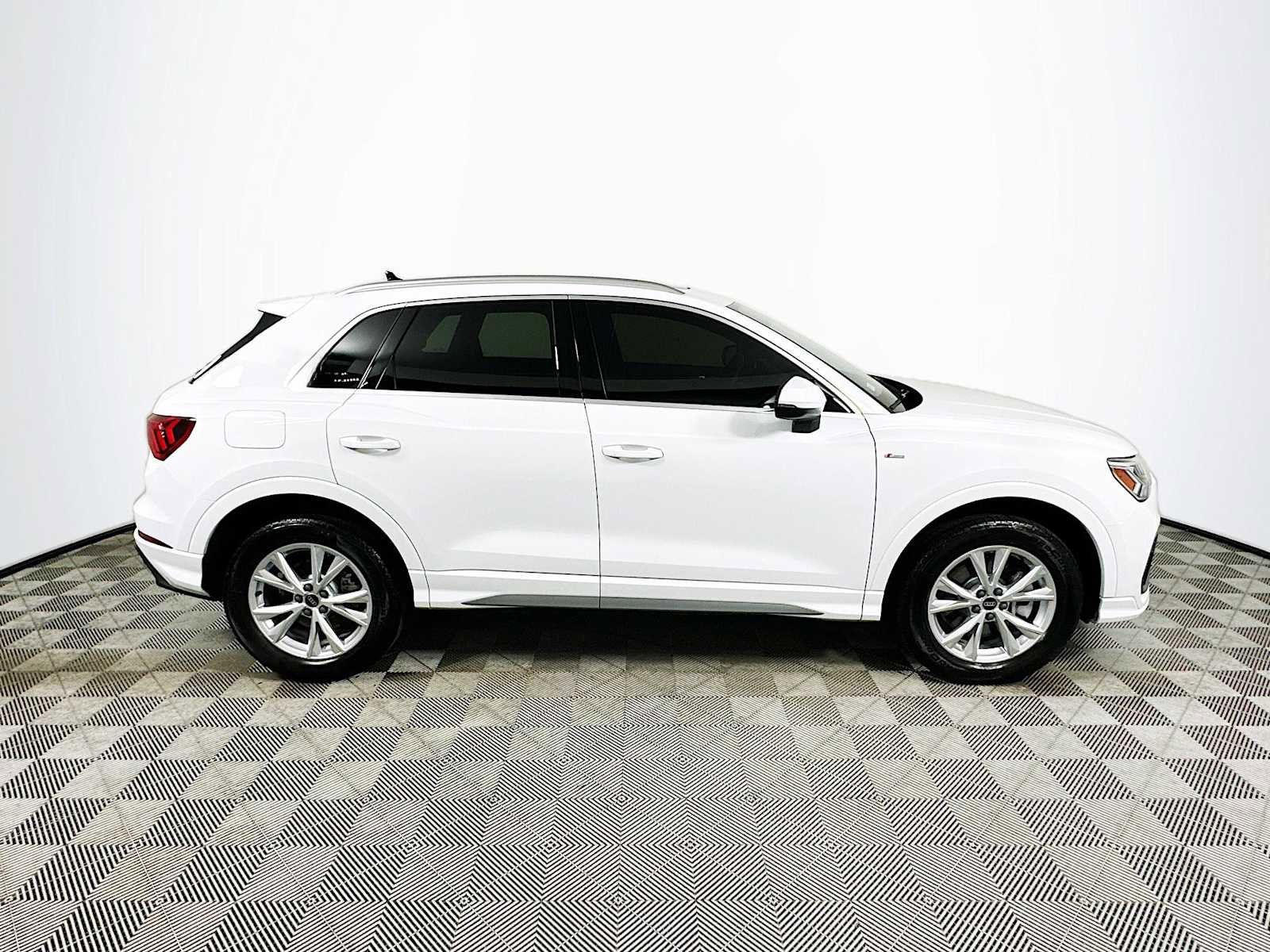 Certified 2024 Audi Q3 2.0T Premium w/ Convenience Package image 8