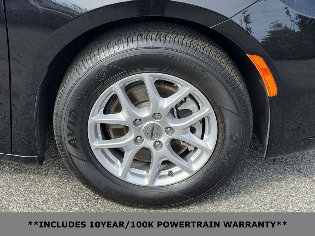 Used 2025 Chrysler Pacifica Select FWD image 6