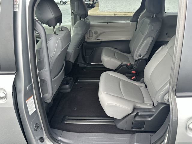 Used 2024 Toyota Sienna XLE image 11