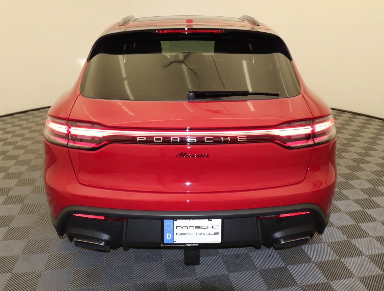 Used 2025 Porsche Macan image 13