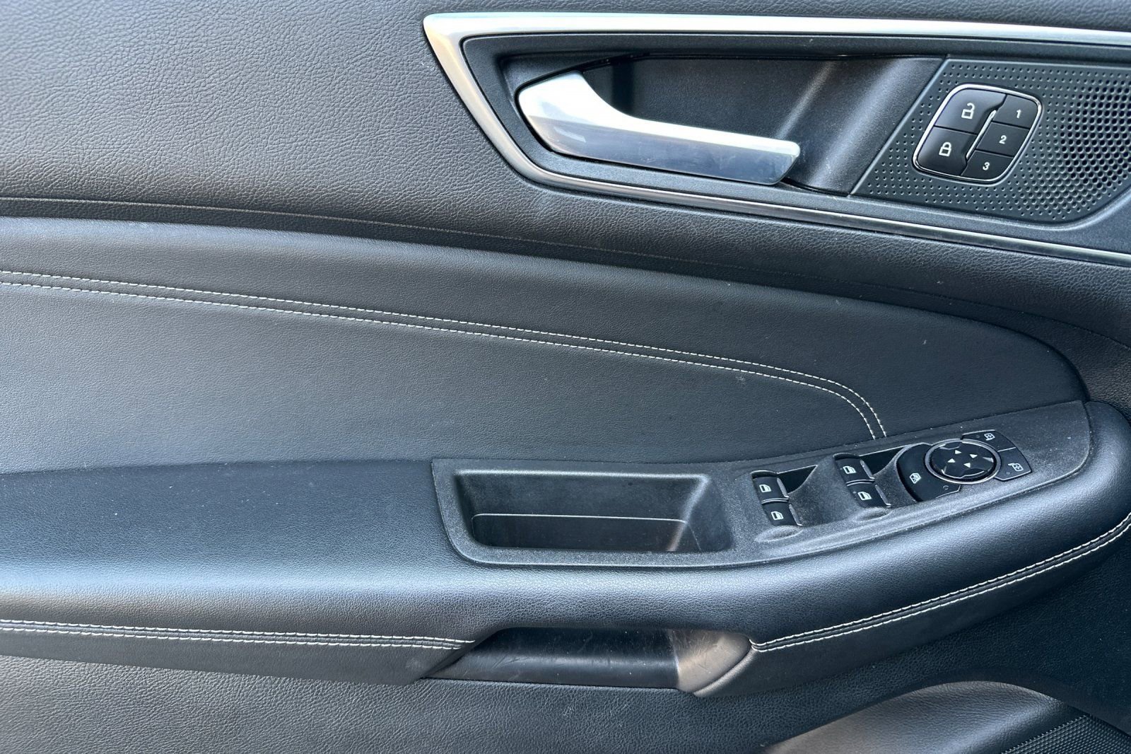 Used 2024 Ford Edge Titanium image 12